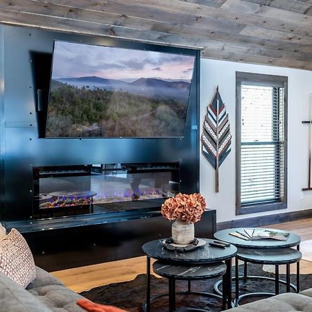 New Rustic Luxe Cabin Billiards Spa Near Gsmnp Townsend Exterior photo