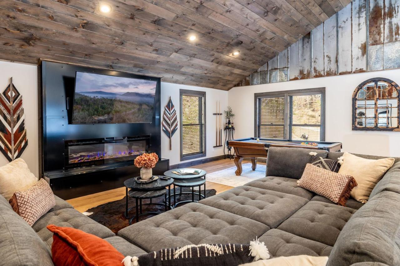 New Rustic Luxe Cabin Billiards Spa Near Gsmnp Townsend Exterior photo