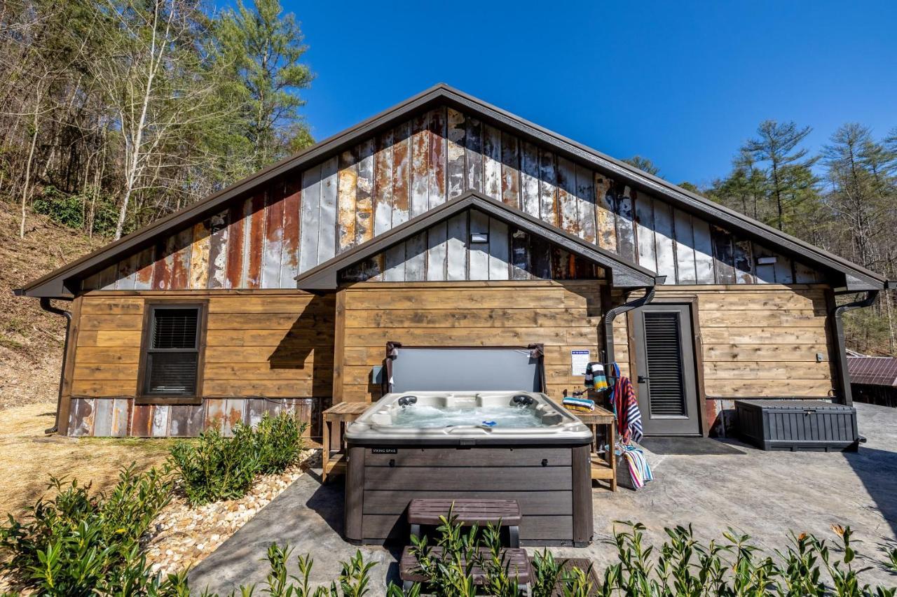 New Rustic Luxe Cabin Billiards Spa Near Gsmnp Townsend Exterior photo