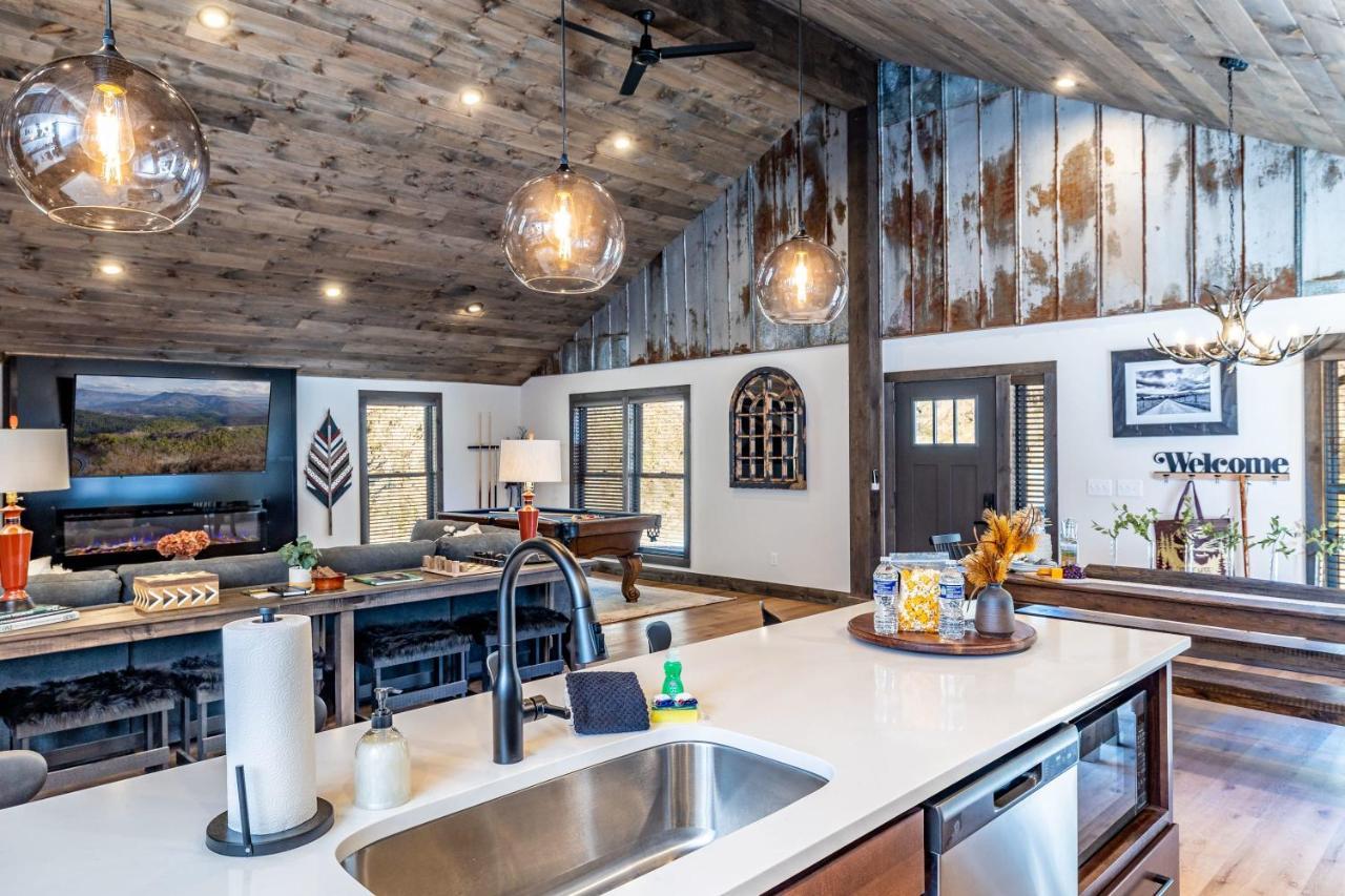 New Rustic Luxe Cabin Billiards Spa Near Gsmnp Townsend Exterior photo