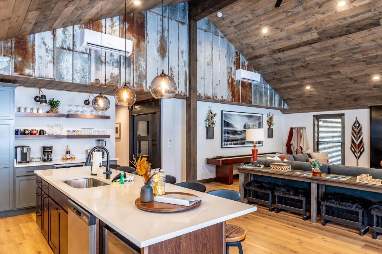 New Rustic Luxe Cabin Billiards Spa Near Gsmnp Townsend Exterior photo