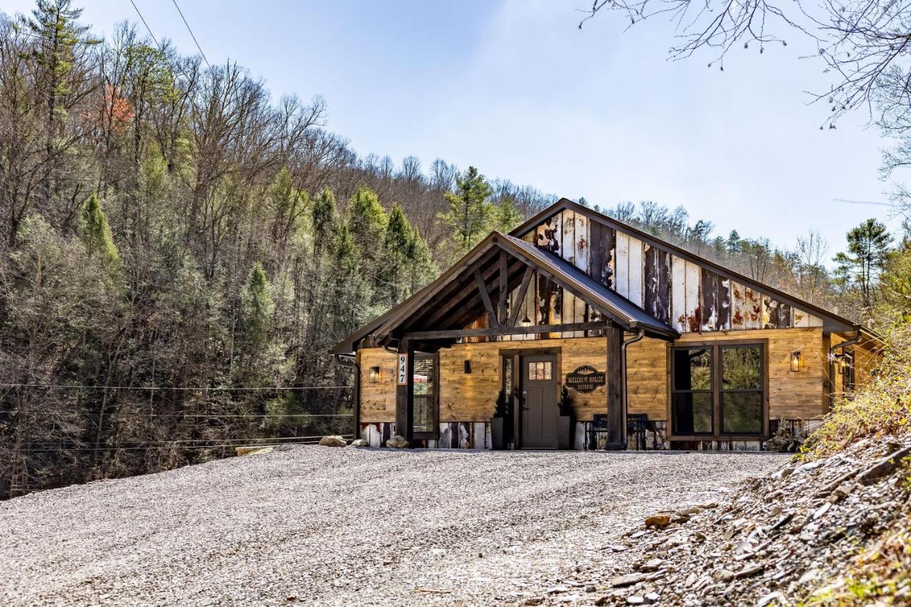 New Rustic Luxe Cabin Billiards Spa Near Gsmnp Townsend Exterior photo